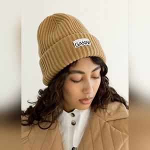 GANNI wool blend beanie in Tiger Eye